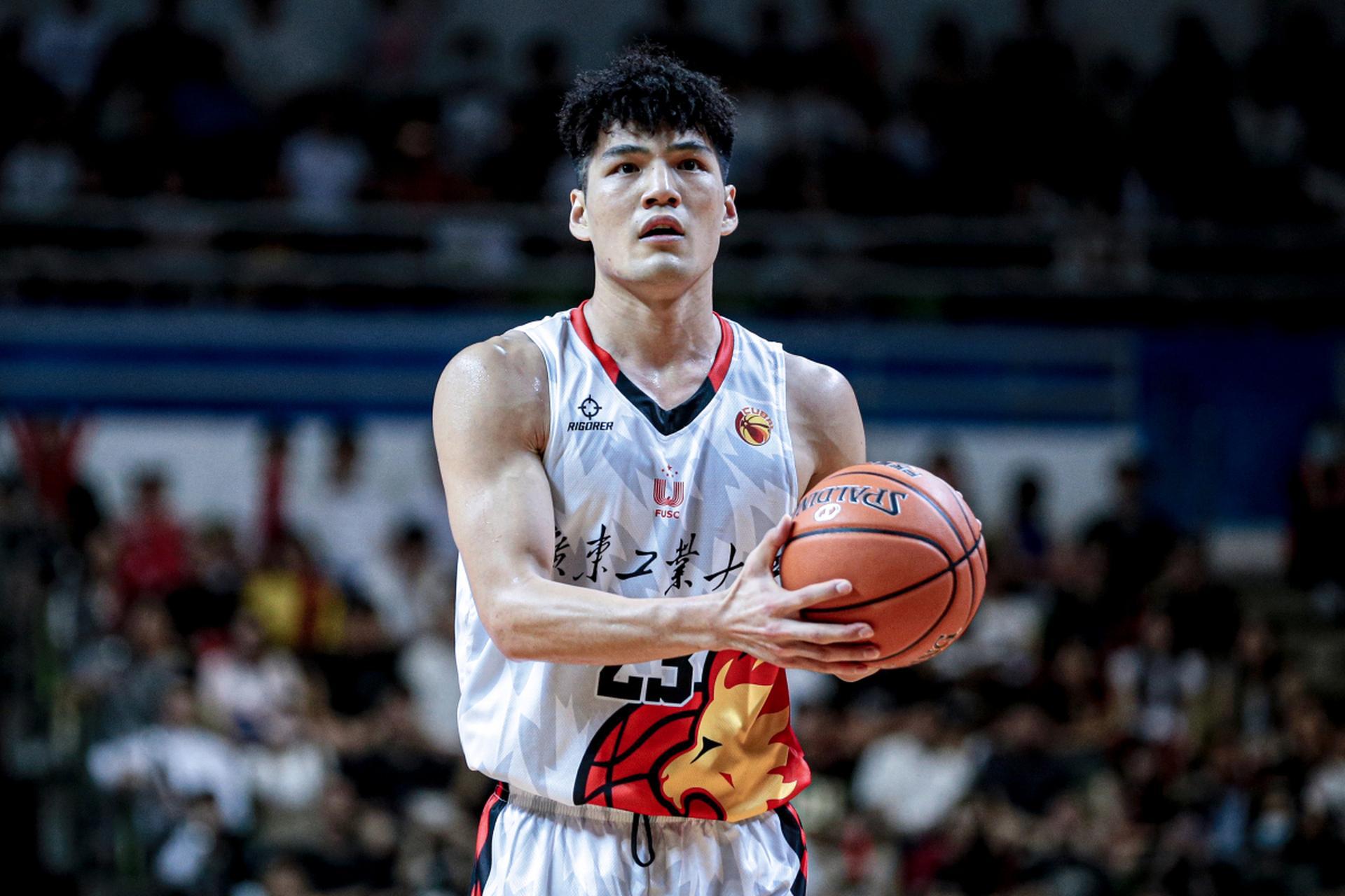 开云体育下载-包含转折点！广州队篮板制胜，欧篮联赛前攻防权衡，引发热议，赛程密集仍需轮换的词条-开云体育下载